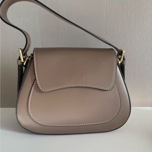 Elegant Tan Leather Shoulder Bag